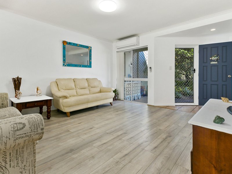 Photo - 2/4 Lipton Street, Sunrise Beach QLD 4567 - Image 3