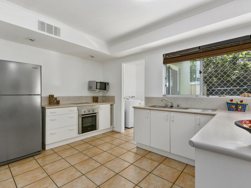 Photo - 2/4 Lipton Street, Sunrise Beach QLD 4567 - Image 6