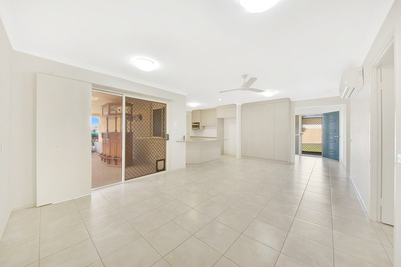 Photo - 24 Liriope Drive, Kirkwood QLD 4680 - Image 11