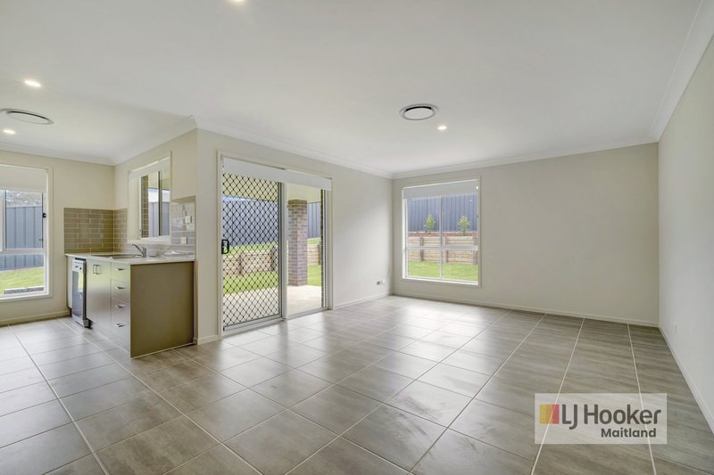 Photo - 24 Lochdon Drive, Farley NSW 2320 - Image 3