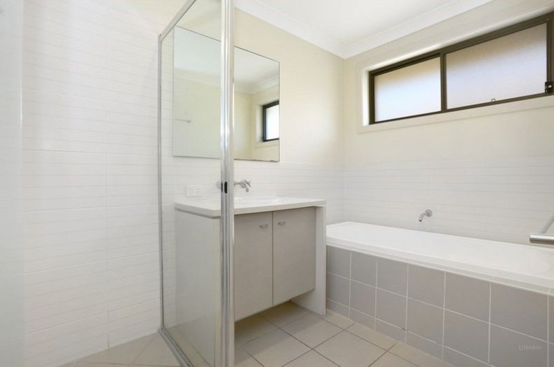 Photo - 24 Lockwood Place, Molendinar QLD 4214 - Image 9