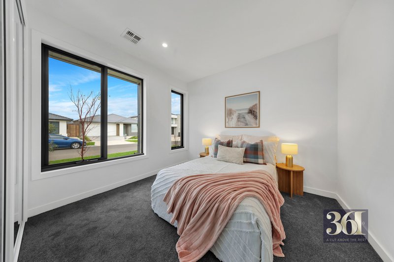Photo - 24 Lodge Way, Werribee VIC 3030 - Image 7