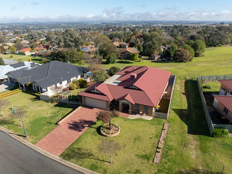 Photo - 24 London Drive, Cowra NSW 2794 - Image 14