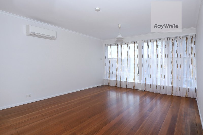 Photo - 24 Lorraine Crescent, Jacana VIC 3047 - Image 2