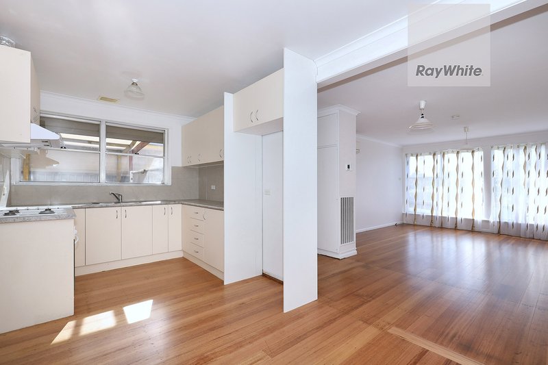 Photo - 24 Lorraine Crescent, Jacana VIC 3047 - Image 3