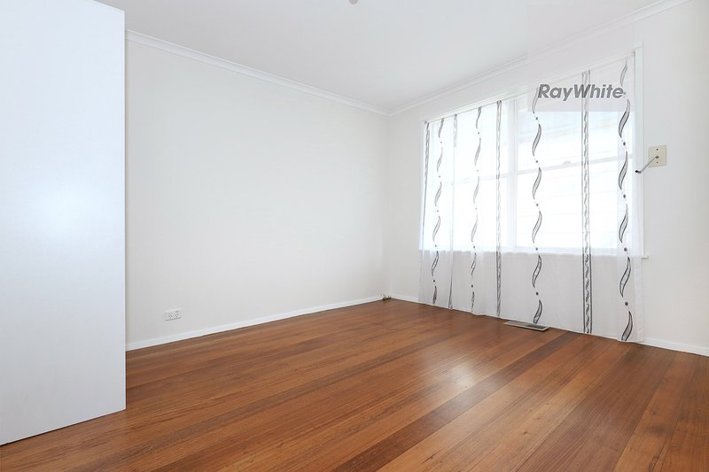 Photo - 24 Lorraine Crescent, Jacana VIC 3047 - Image 7