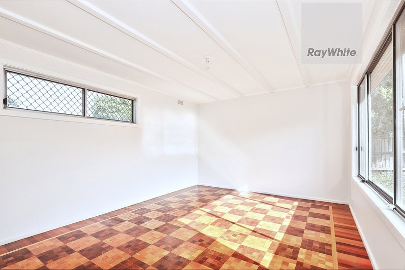 Photo - 24 Lorraine Crescent, Jacana VIC 3047 - Image 9