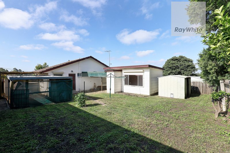 Photo - 24 Lorraine Crescent, Jacana VIC 3047 - Image 10