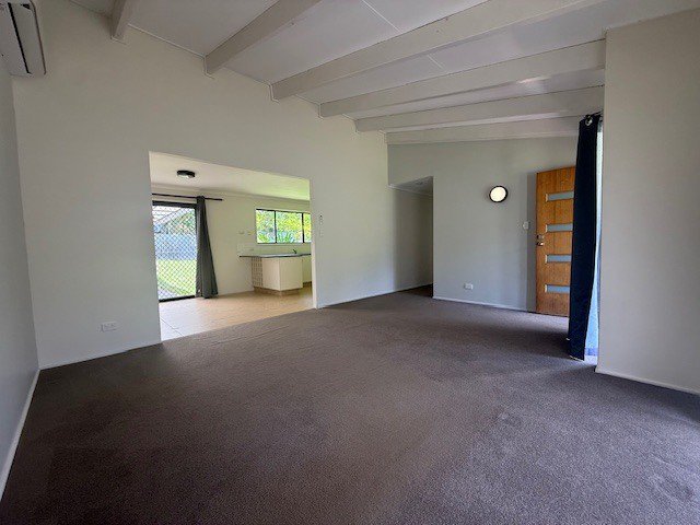 Photo - 24 Lowanna Drive, Ashmore QLD 4214 - Image 3