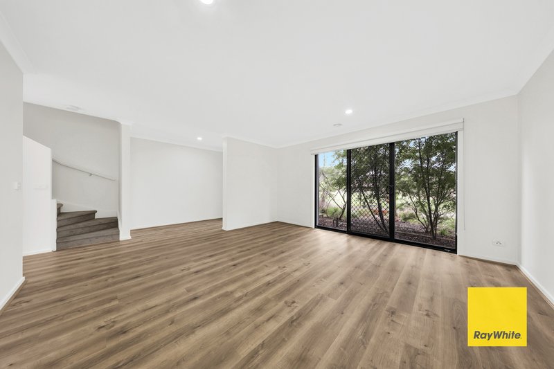 Photo - 24 Lucca Walk, Mernda VIC 3754 - Image 3