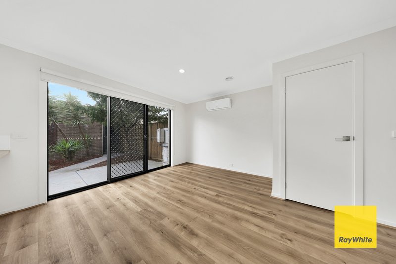 Photo - 24 Lucca Walk, Mernda VIC 3754 - Image 8