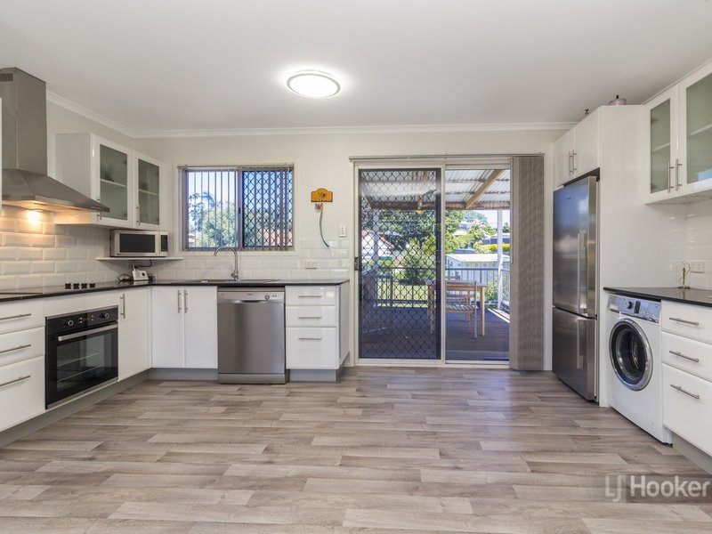 Photo - 24 Mackellar Drive, Boronia Heights QLD 4124 - Image 2