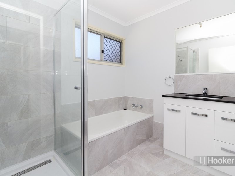 Photo - 24 Mackellar Drive, Boronia Heights QLD 4124 - Image 6