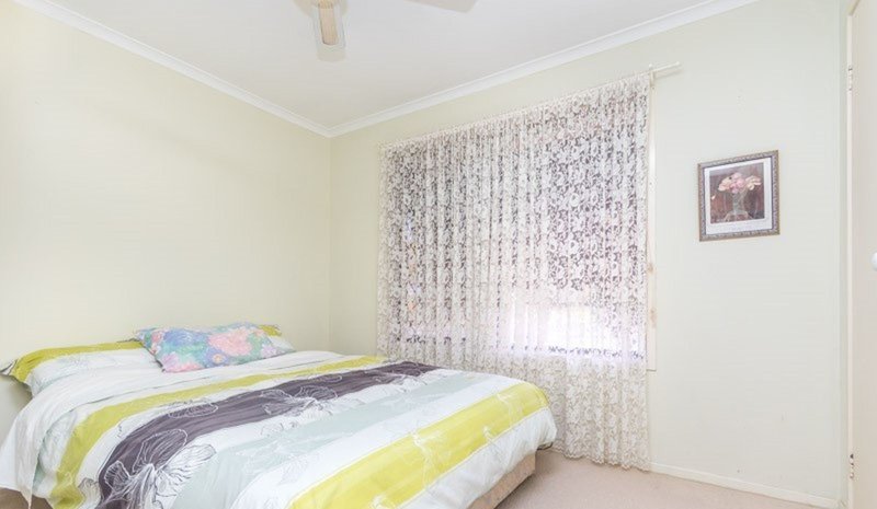 Photo - 24 Macquarie Drive, Petrie QLD 4502 - Image 6