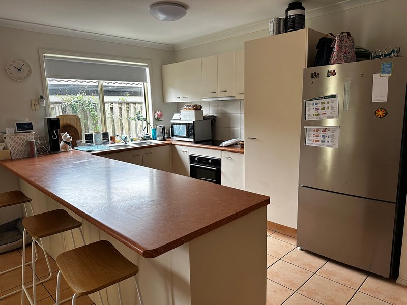 Photo - 24 Madasin Close, Arundel QLD 4214 - Image 3