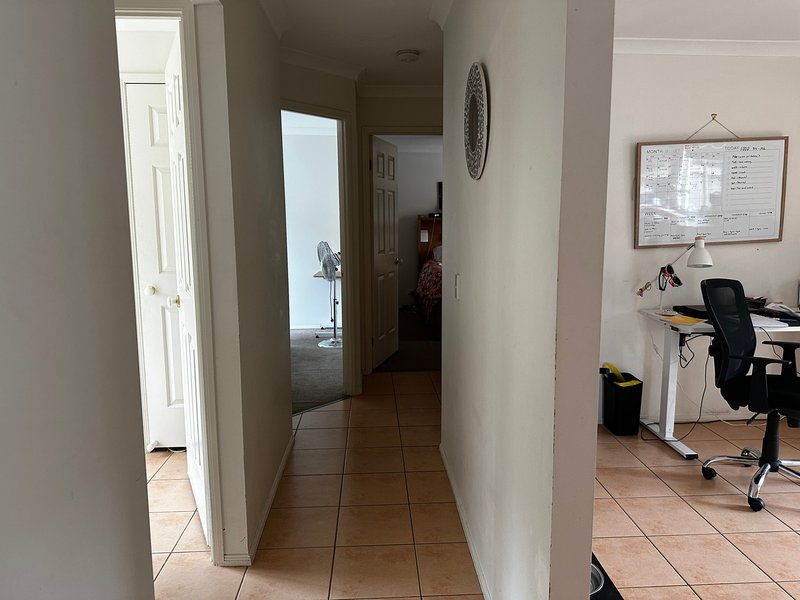 Photo - 24 Madasin Close, Arundel QLD 4214 - Image 6