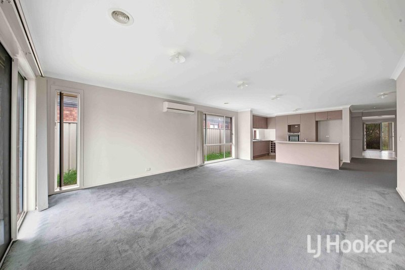 Photo - 24 Magpie Street, Brookfield VIC 3338 - Image 7
