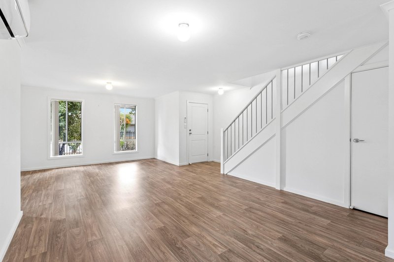 Photo - 24 Major Street, Munno Para SA 5115 - Image 10