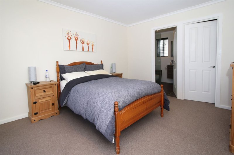 Photo - 24 Manunda Way, Hallett Cove SA 5158 - Image 5