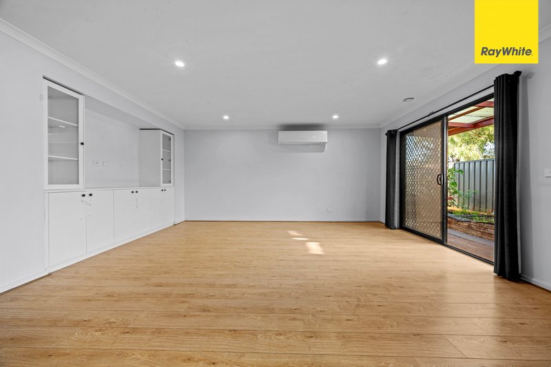 Photo - 24 Maracana Circuit, Strathtulloh VIC 3338 - Image 3