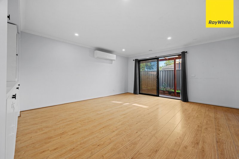 Photo - 24 Maracana Circuit, Strathtulloh VIC 3338 - Image 4