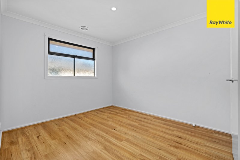 Photo - 24 Maracana Circuit, Strathtulloh VIC 3338 - Image 16