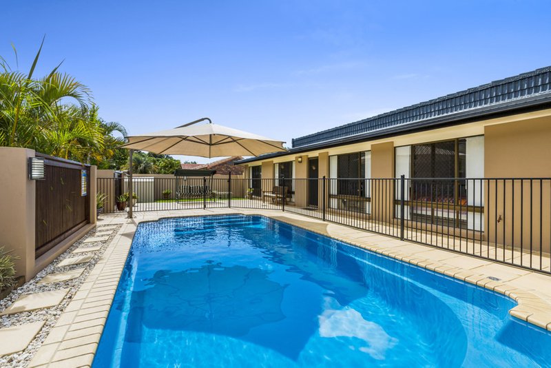 24 Mariners Crescent, Banora Point NSW 2486