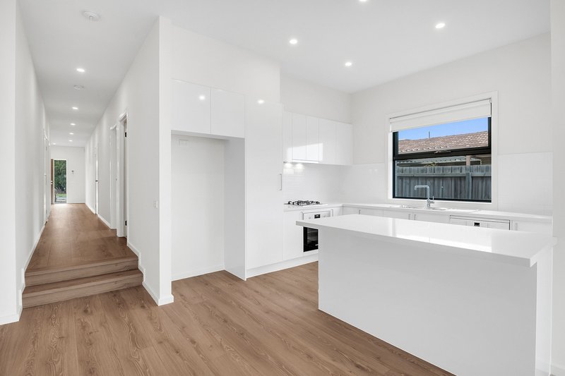 Photo - 24 Marsden Court, Mill Park VIC 3082 - Image 2