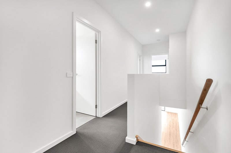 Photo - 24 Marsden Court, Mill Park VIC 3082 - Image 6