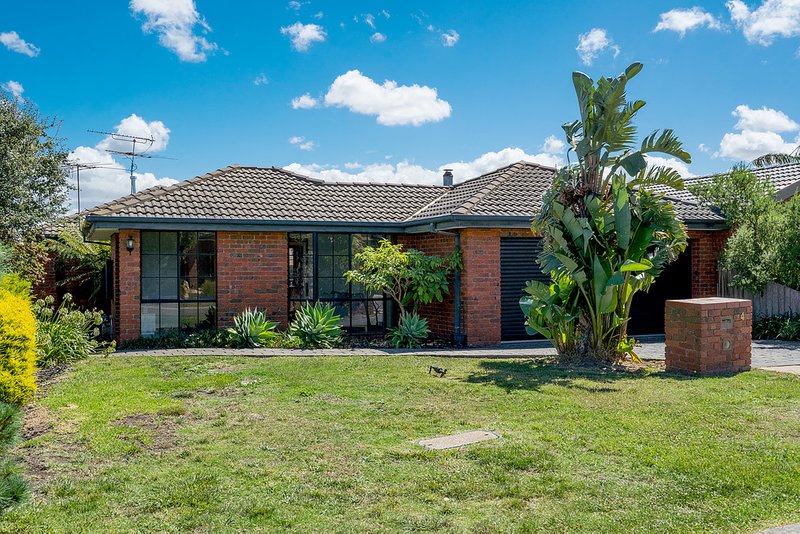 Photo - 24 Matthews Crescent, Roxburgh Park VIC 3064 - Image 2