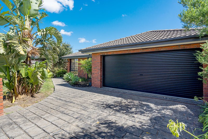 Photo - 24 Matthews Crescent, Roxburgh Park VIC 3064 - Image 3