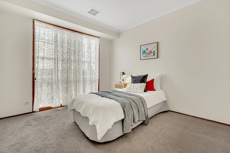 Photo - 24 Matthews Crescent, Roxburgh Park VIC 3064 - Image 13