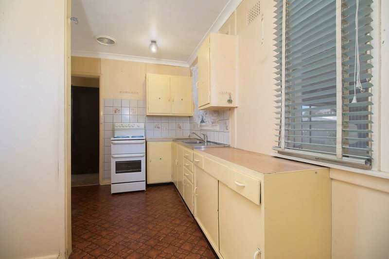 Photo - 24 Mawson Drive, Cartwright NSW 2168 - Image 2