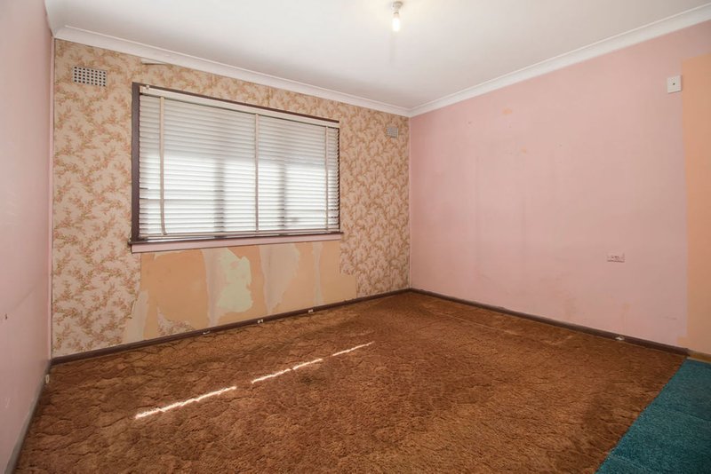 Photo - 24 Mawson Drive, Cartwright NSW 2168 - Image 5