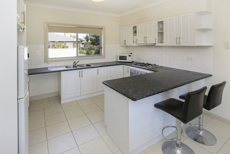 Photo - 2/4 Maxwell Street, Lalor VIC 3075 - Image 2