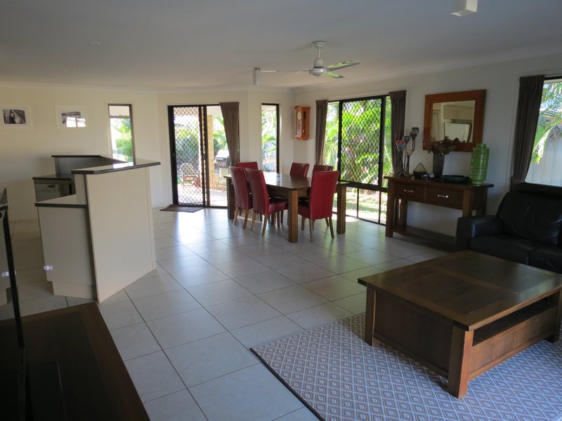 Photo - 24 Mayfair Drive, Emerald QLD 4720 - Image 6