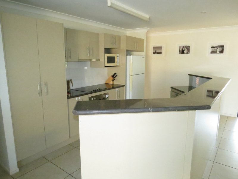 Photo - 24 Mayfair Drive, Emerald QLD 4720 - Image 7