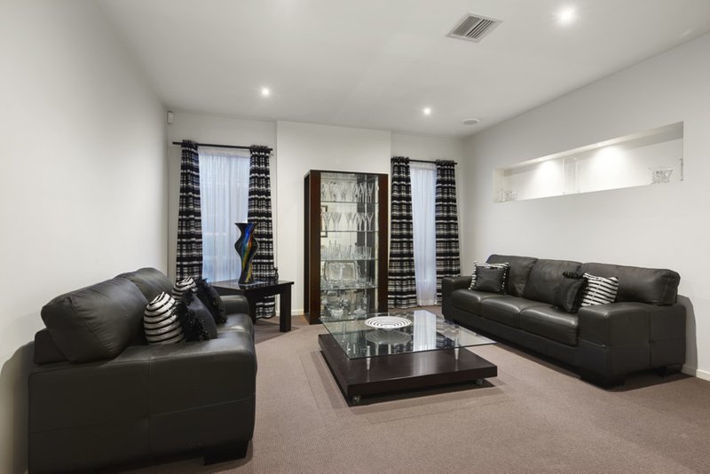 Photo - 24 Mayfield Drive, Mount Waverley VIC 3149 - Image 6