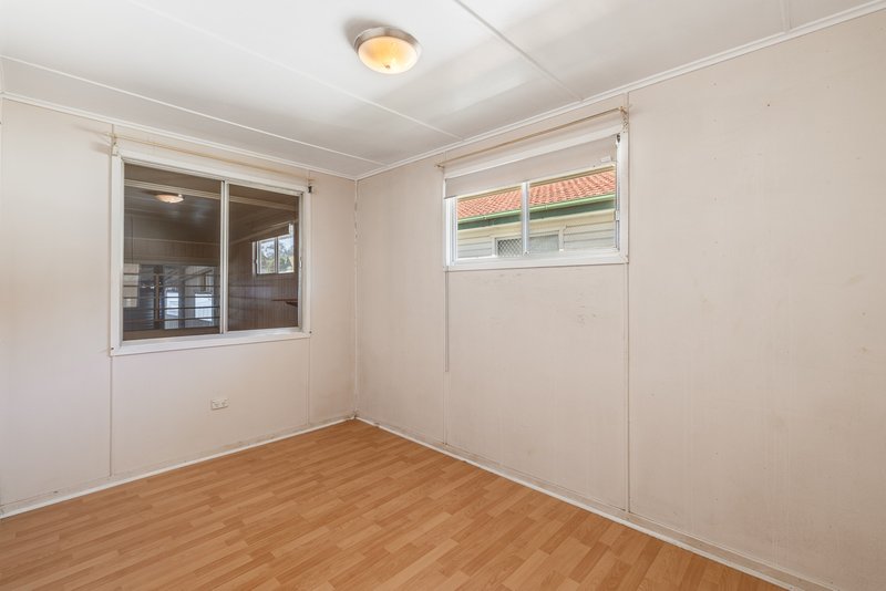Photo - 24 Mcdowall Street, Newtown QLD 4350 - Image 3