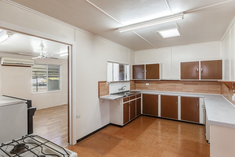 Photo - 24 Mcdowall Street, Newtown QLD 4350 - Image 8
