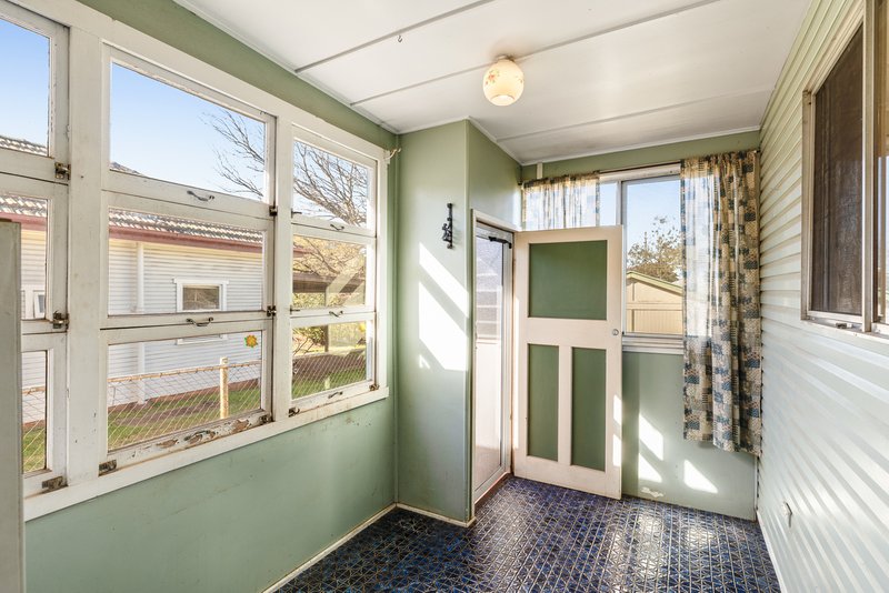 Photo - 24 Mcdowall Street, Newtown QLD 4350 - Image 11