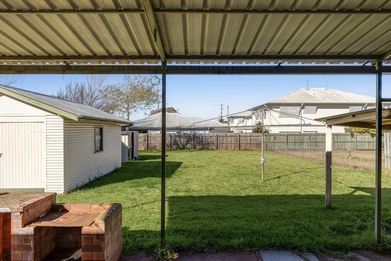 Photo - 24 Mcdowall Street, Newtown QLD 4350 - Image 14