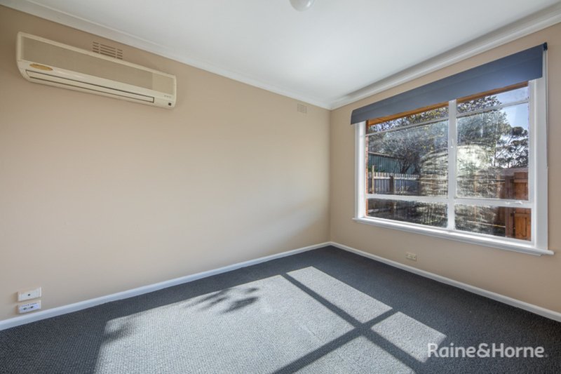 Photo - 24 Melba Avenue, Sunbury VIC 3429 - Image 11