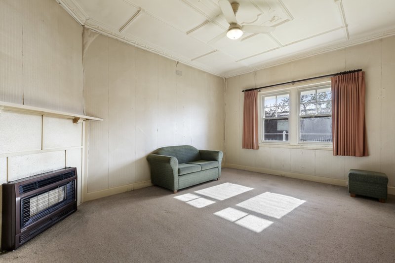 Photo - 24 Mora Avenue, Oakleigh VIC 3166 - Image 5