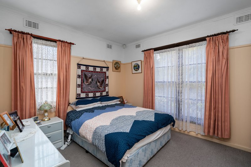 Photo - 24 Morison Crescent, Seymour VIC 3660 - Image 6