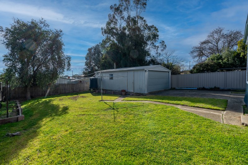 Photo - 24 Morison Crescent, Seymour VIC 3660 - Image 14