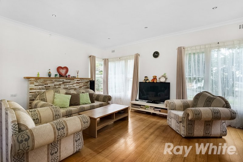 Photo - 24 Morshead Avenue, Mount Waverley VIC 3149 - Image 2