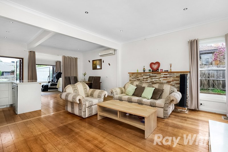 Photo - 24 Morshead Avenue, Mount Waverley VIC 3149 - Image 3