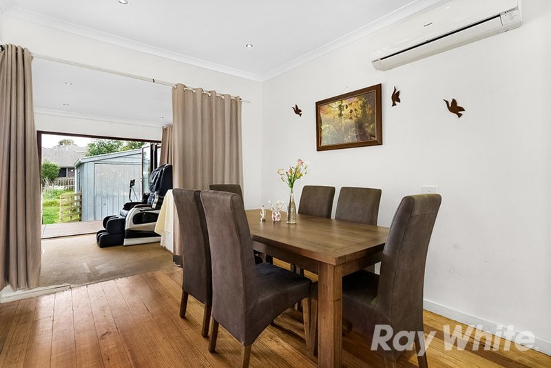 Photo - 24 Morshead Avenue, Mount Waverley VIC 3149 - Image 4