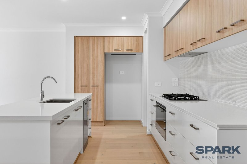 Photo - 24 Mosman Circuit, Tarneit VIC 3029 - Image 2